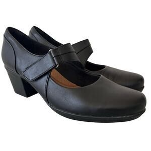 Clarks Mary Janes Emslie Lulin leather kitten heel Cottagecore goth emo boho 6.5